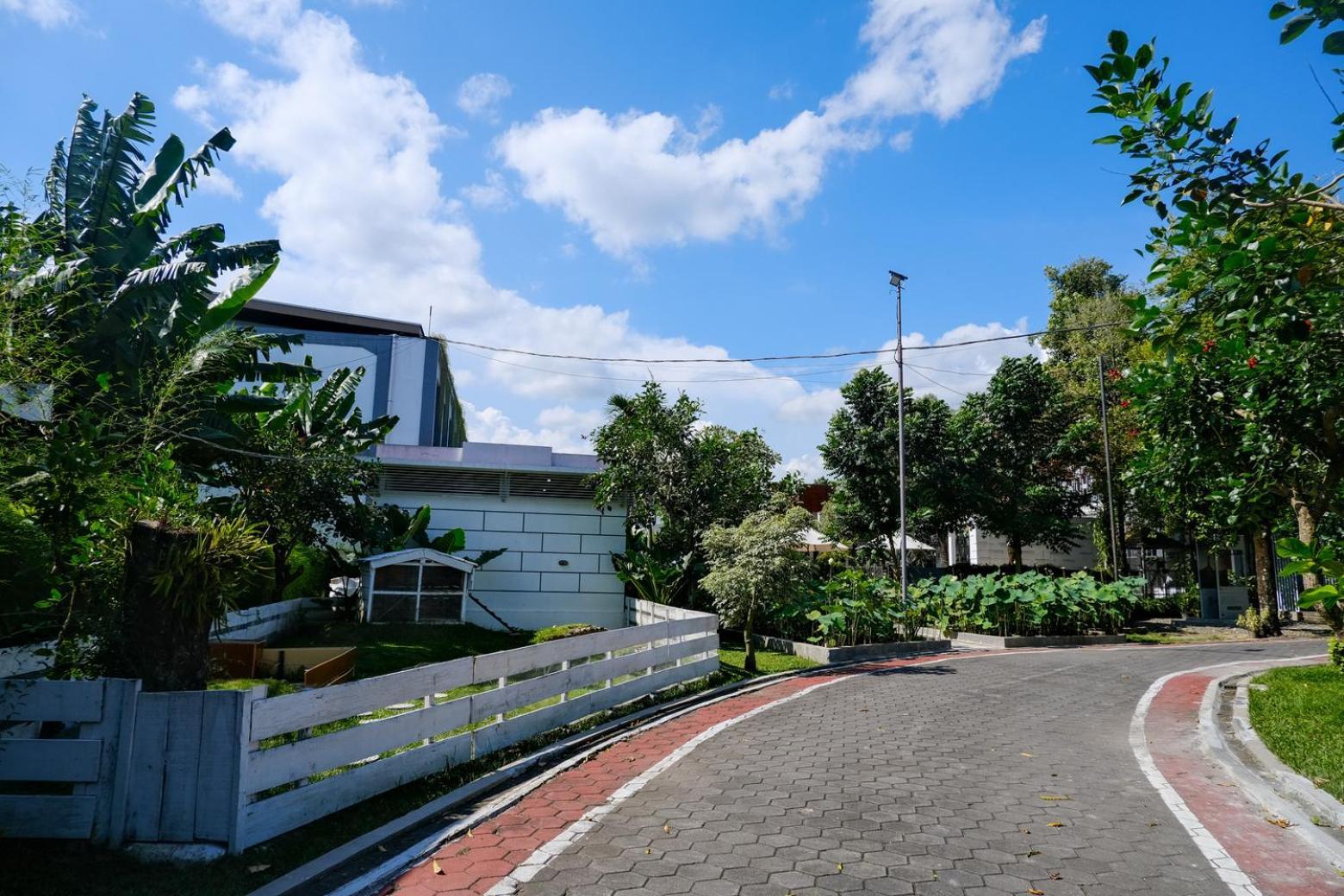 Lpp Garden Hotel Maguwo Exterior photo